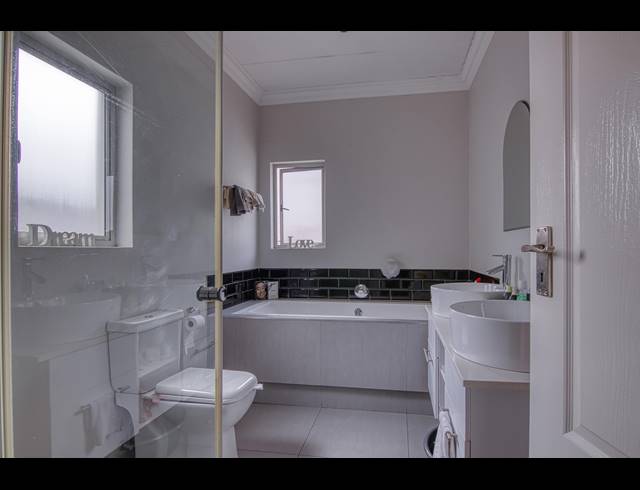 3 BEDROOM CLUSTER FOR SALE IN CRAIGAVON